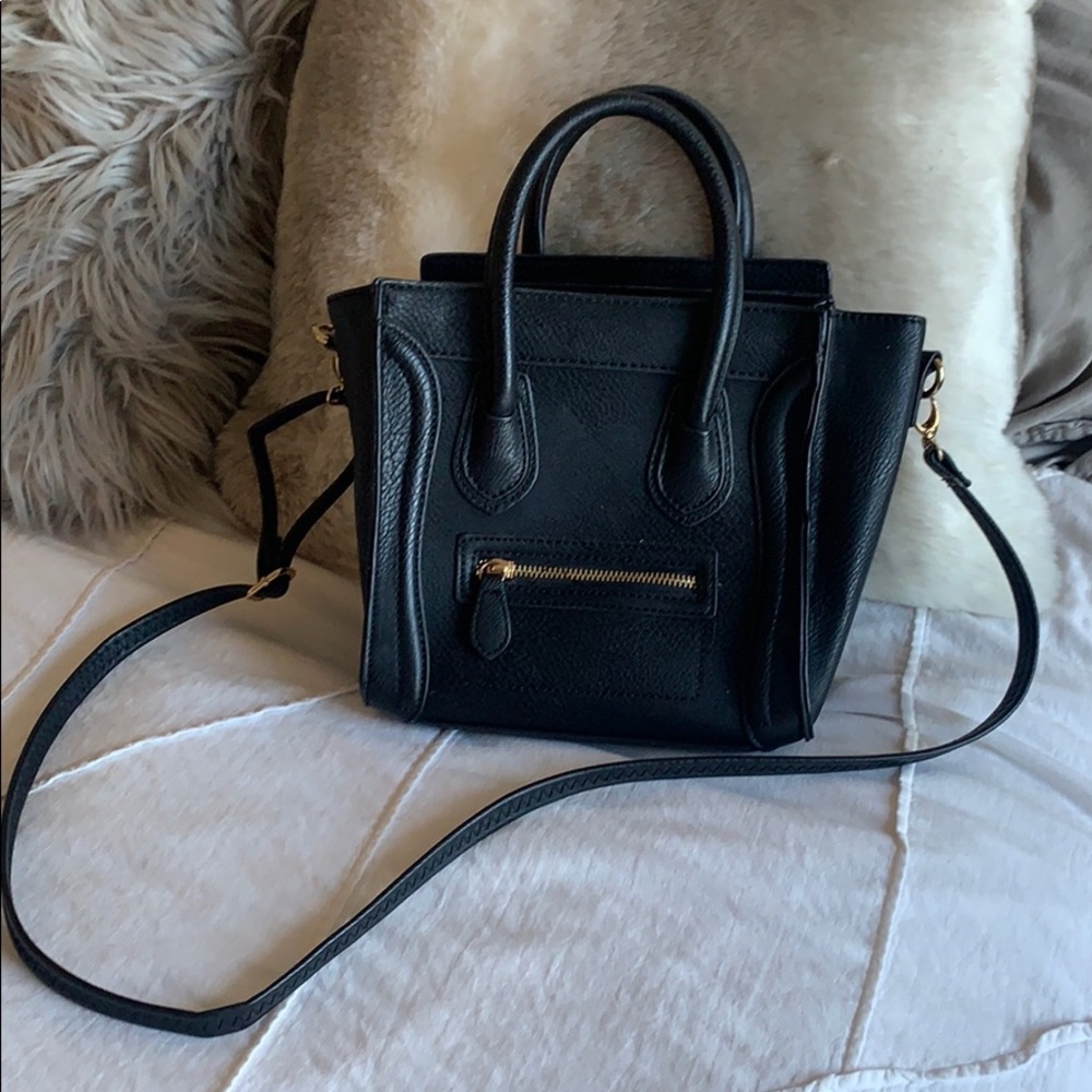 DAILYLOOK Structured Black Crossbody Bag